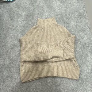 A baggie turtlenecks sweater